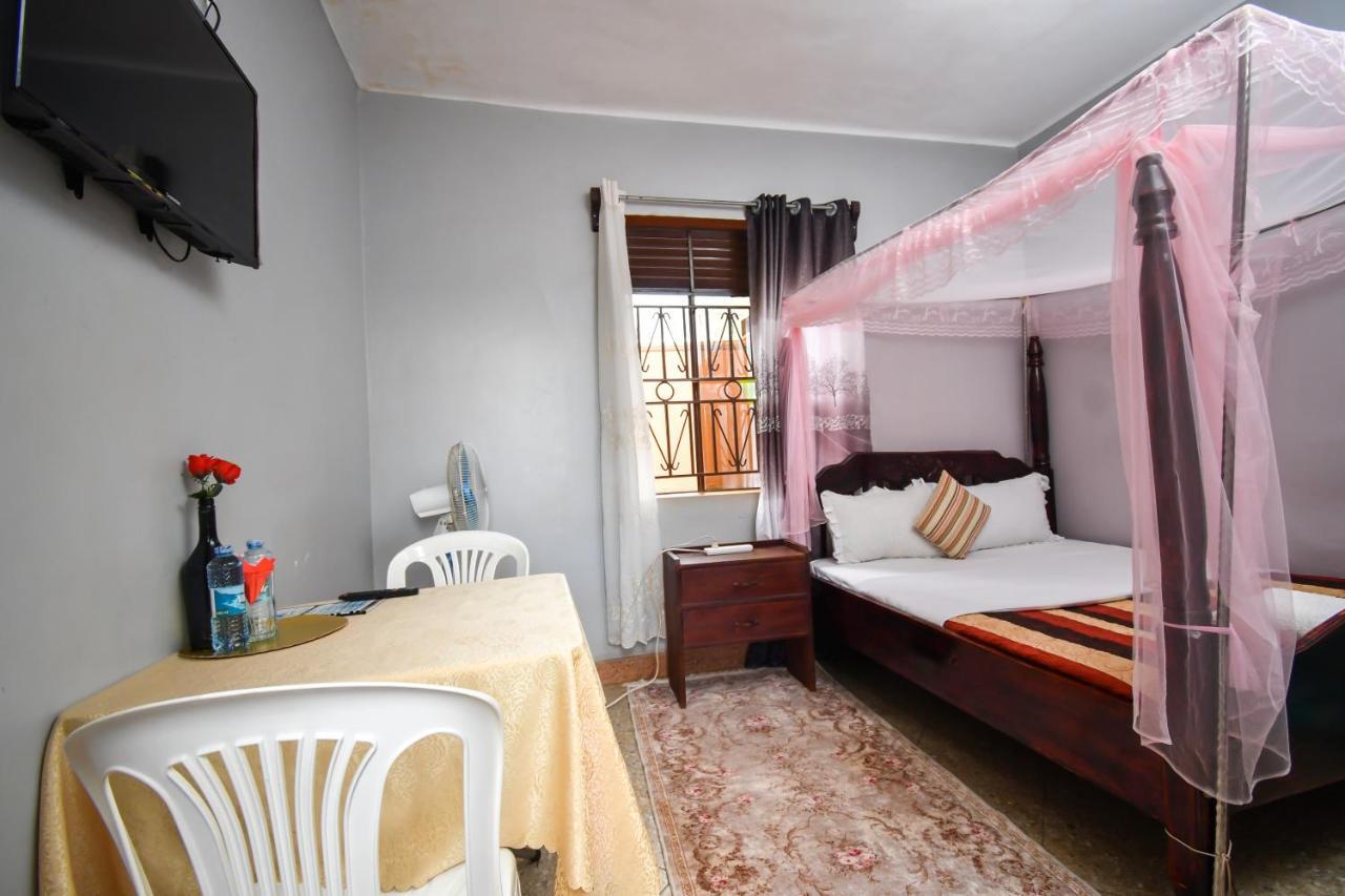 Jinja Grand Hotel Kültér fotó