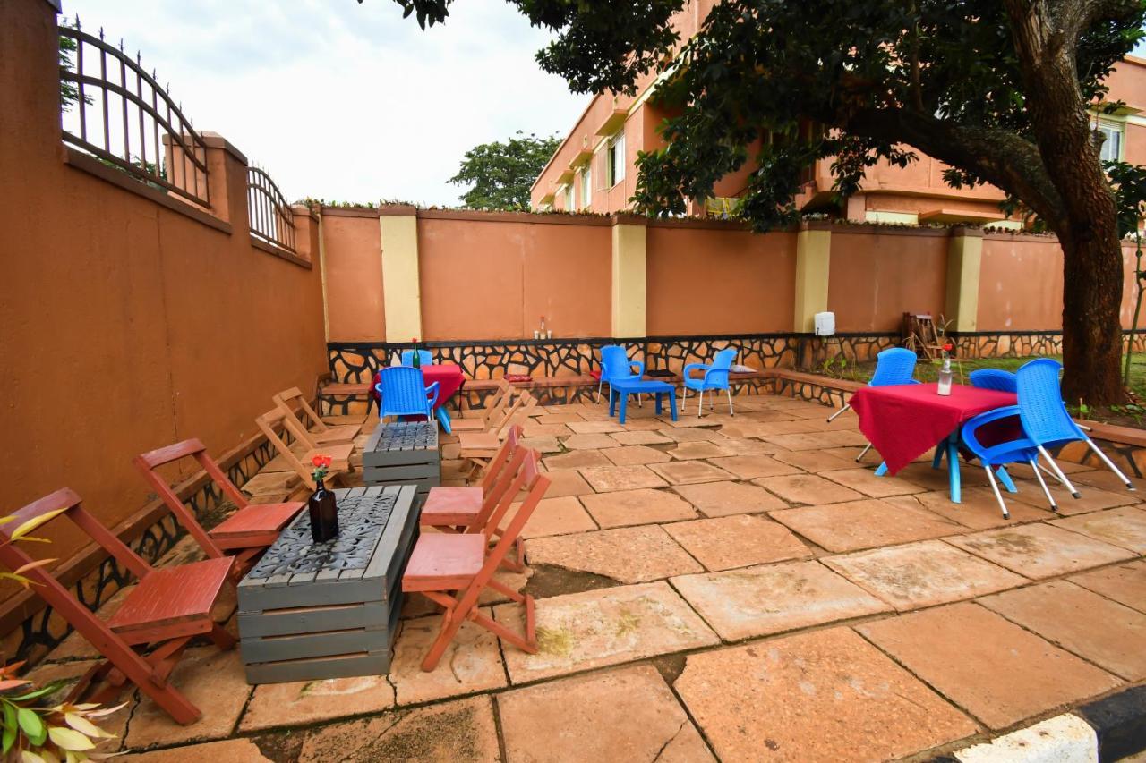 Jinja Grand Hotel Kültér fotó
