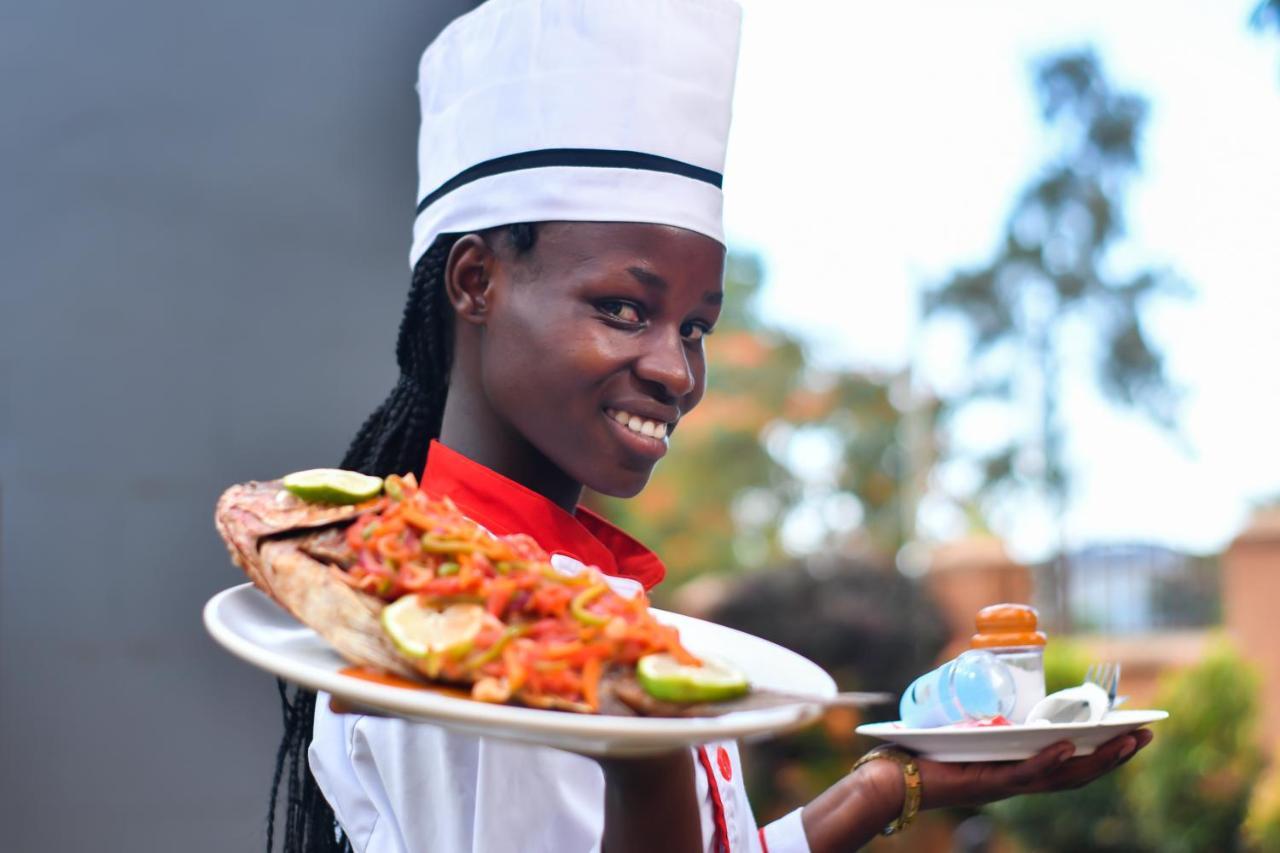 Jinja Grand Hotel Kültér fotó